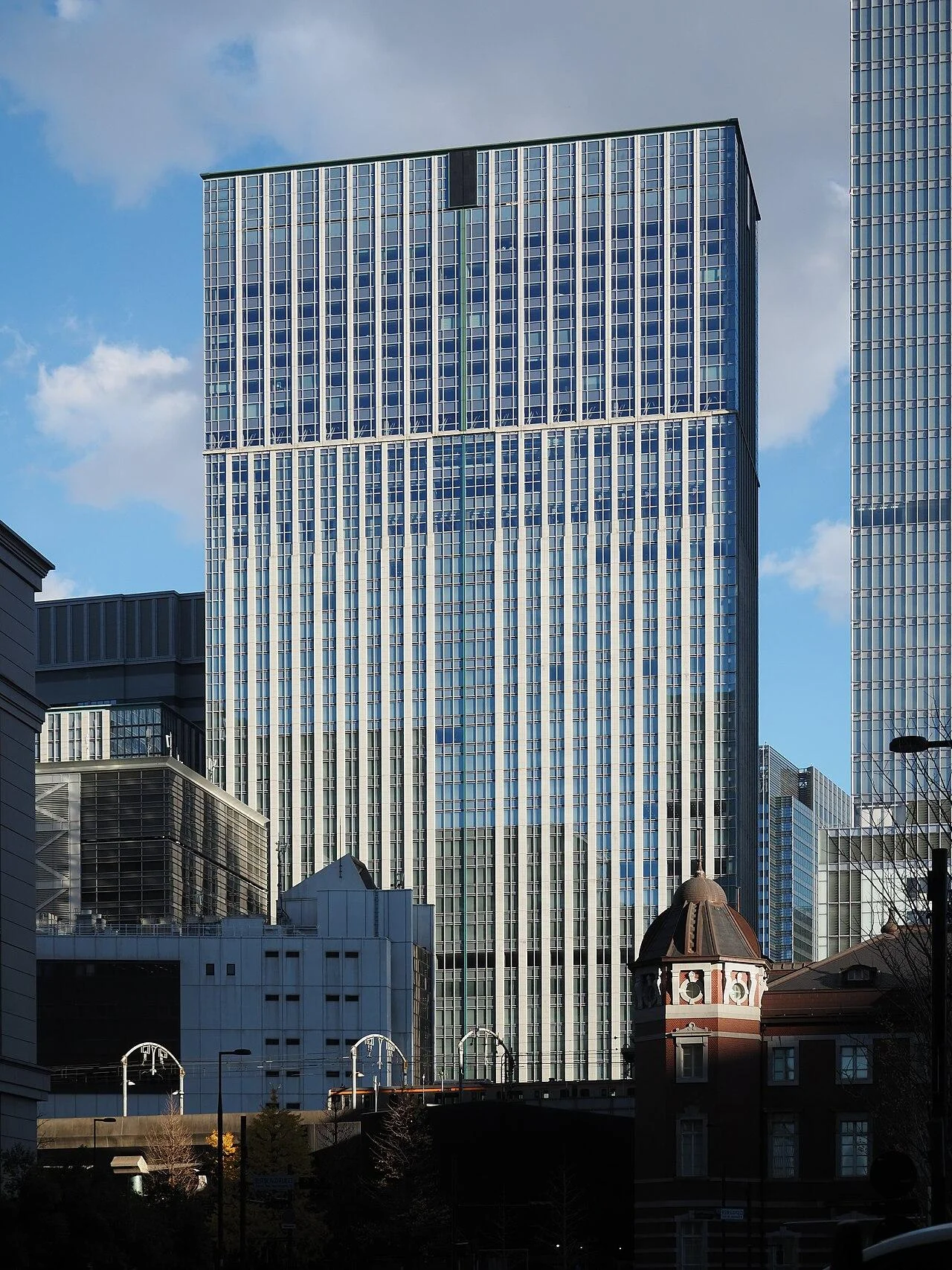 Marunouchi Trust Tower Main, home to Shangri-La Tokyo