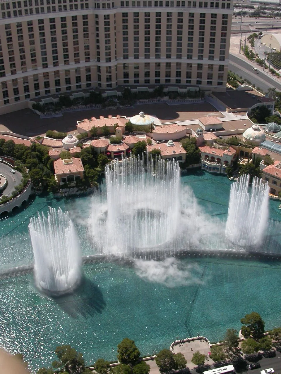Bellagio fountains and surrounding center-Strip resorts