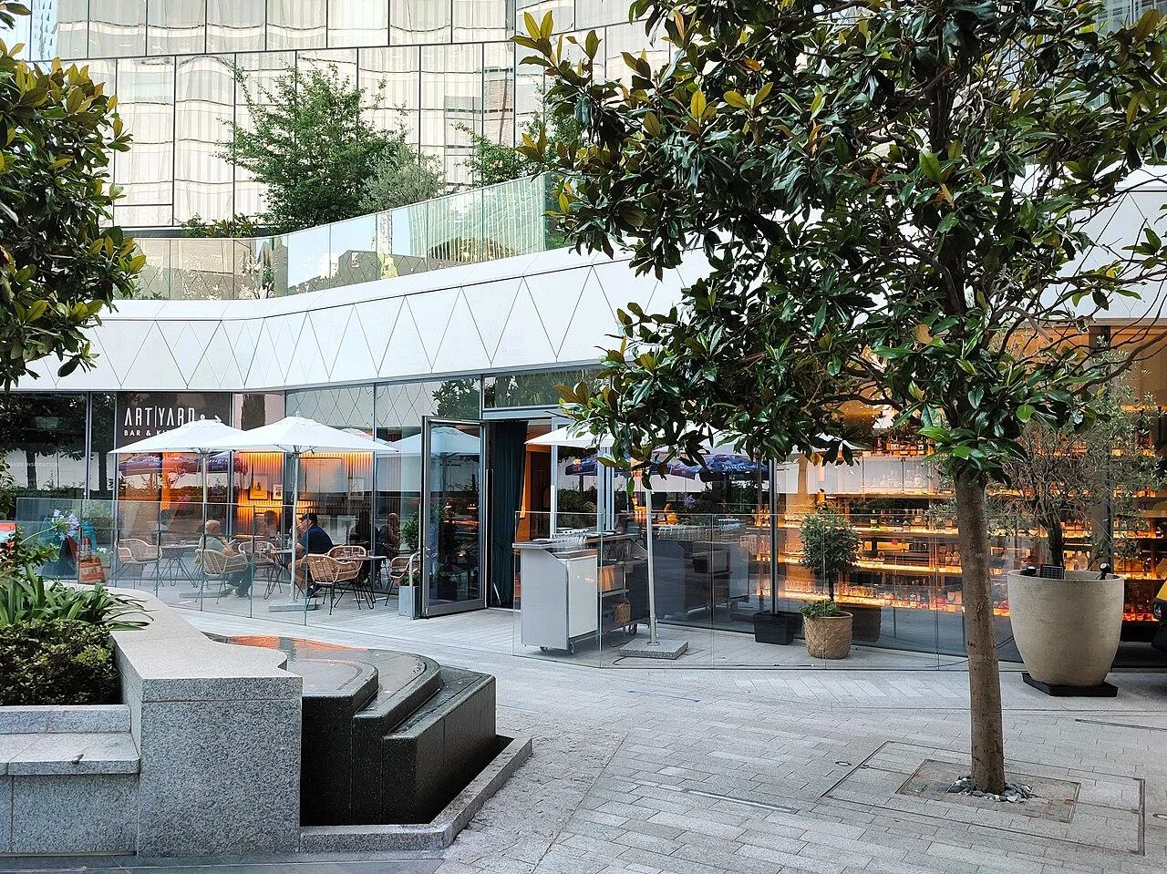 Art Yard Bar and Kitchen at Bankside Hotel in London