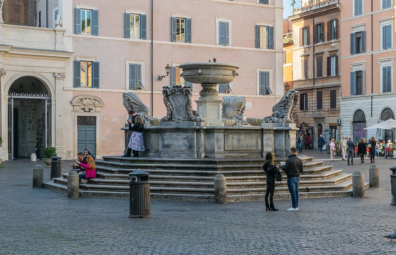Fountain and surrounding streets at Piazza Santa Maria in Trastevere