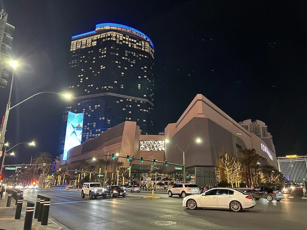 Fontainebleau Las Vegas exterior at night
